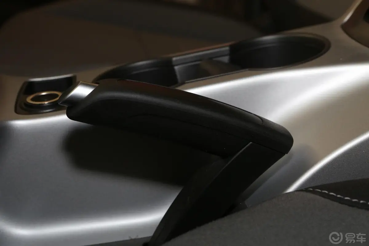 翼虎1.6 GTDi 自动 两驱 舒适型驻车制动（手刹，电子，脚刹）