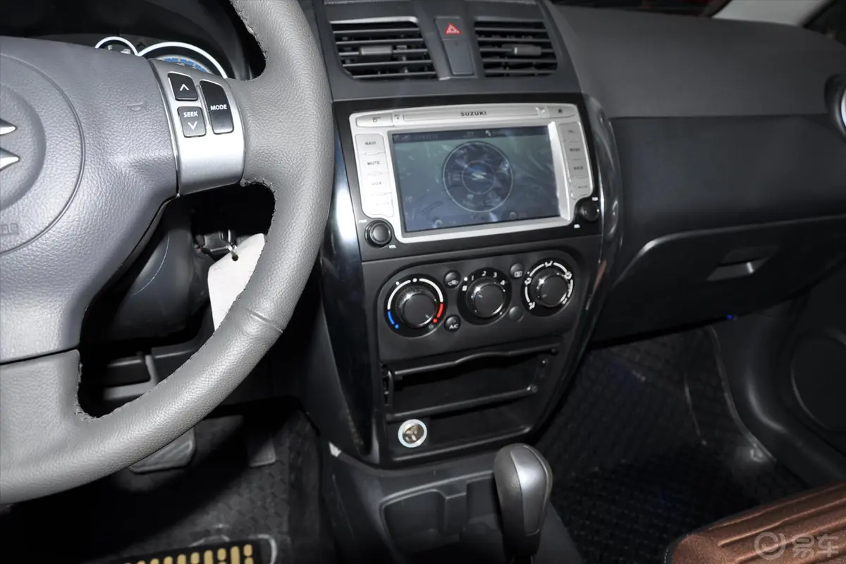 天语 SX4两厢 酷锐版 1.6L 自动20周年3G智能版中控台驾驶员方向