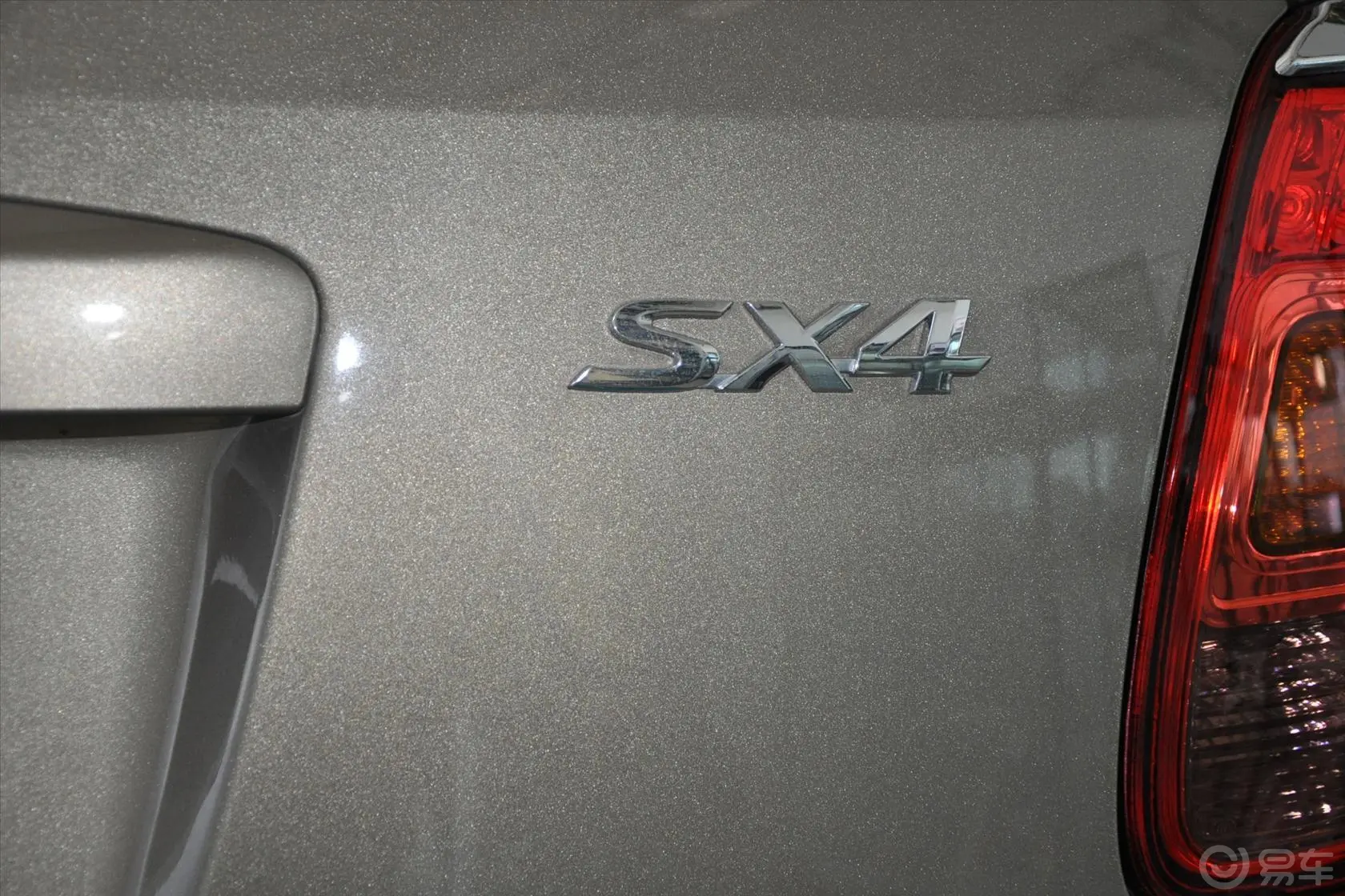 天语 SX4两厢 酷锐版 1.6L 自动20周年3G智能版尾标