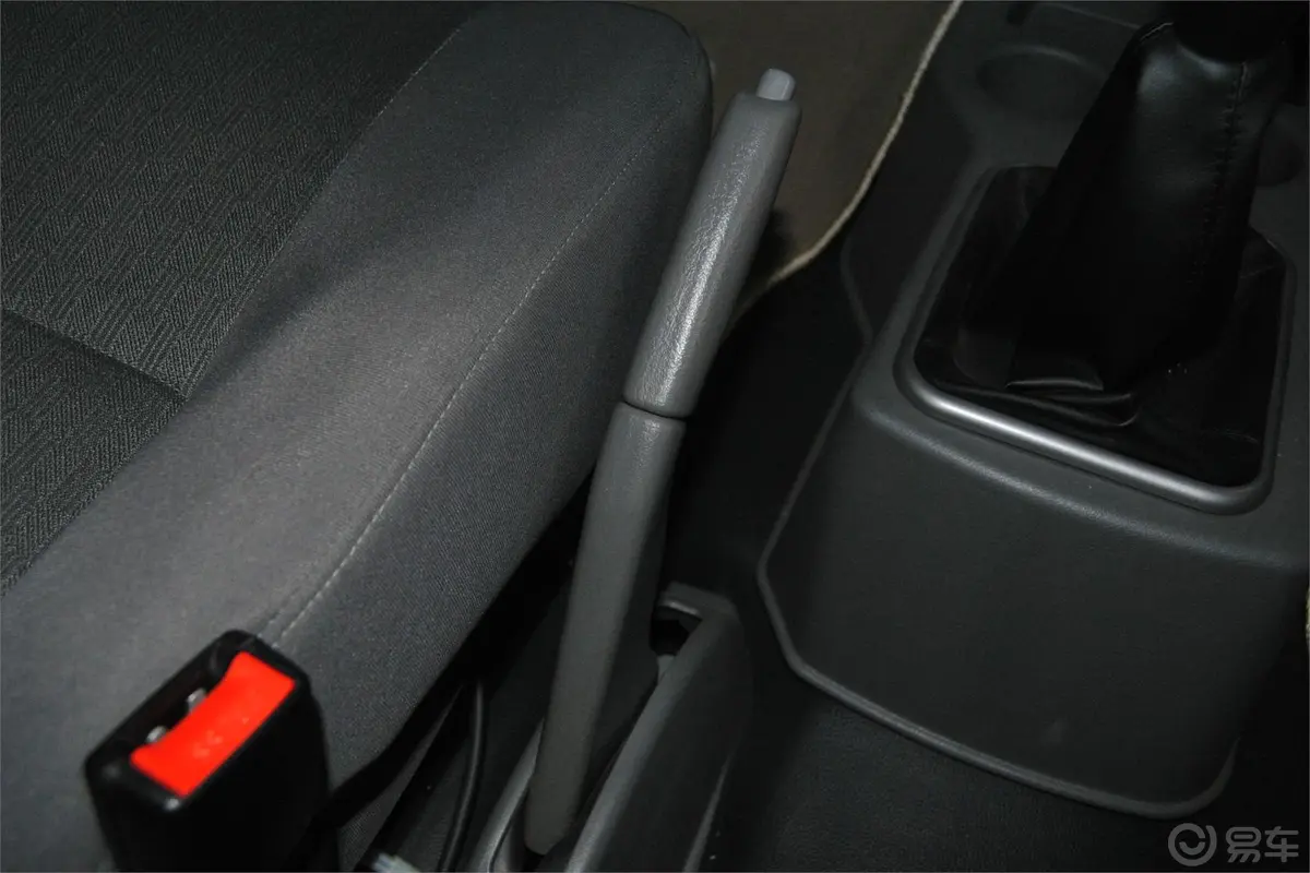 菱智V3 1.5L 手动 标准型Ⅱ驻车制动（手刹，电子，脚刹）