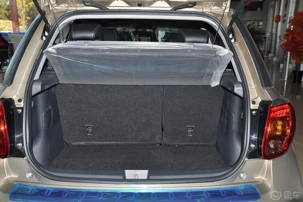 天语 SX4两厢 酷锐版 1.6L 自动20周年3G智能版行李箱空间