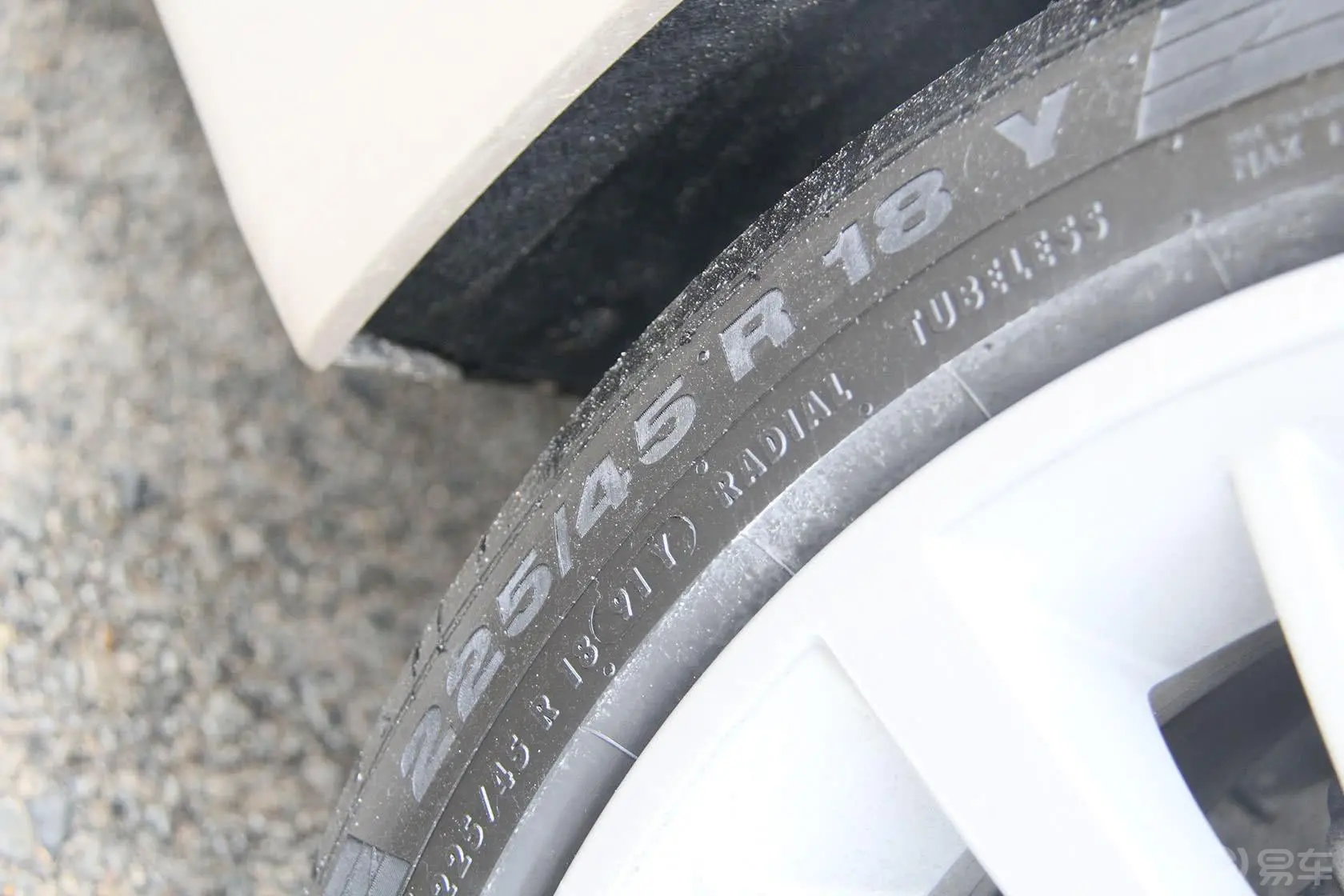 宝马4系双门轿跑车 428i 豪华设计套装轮胎规格