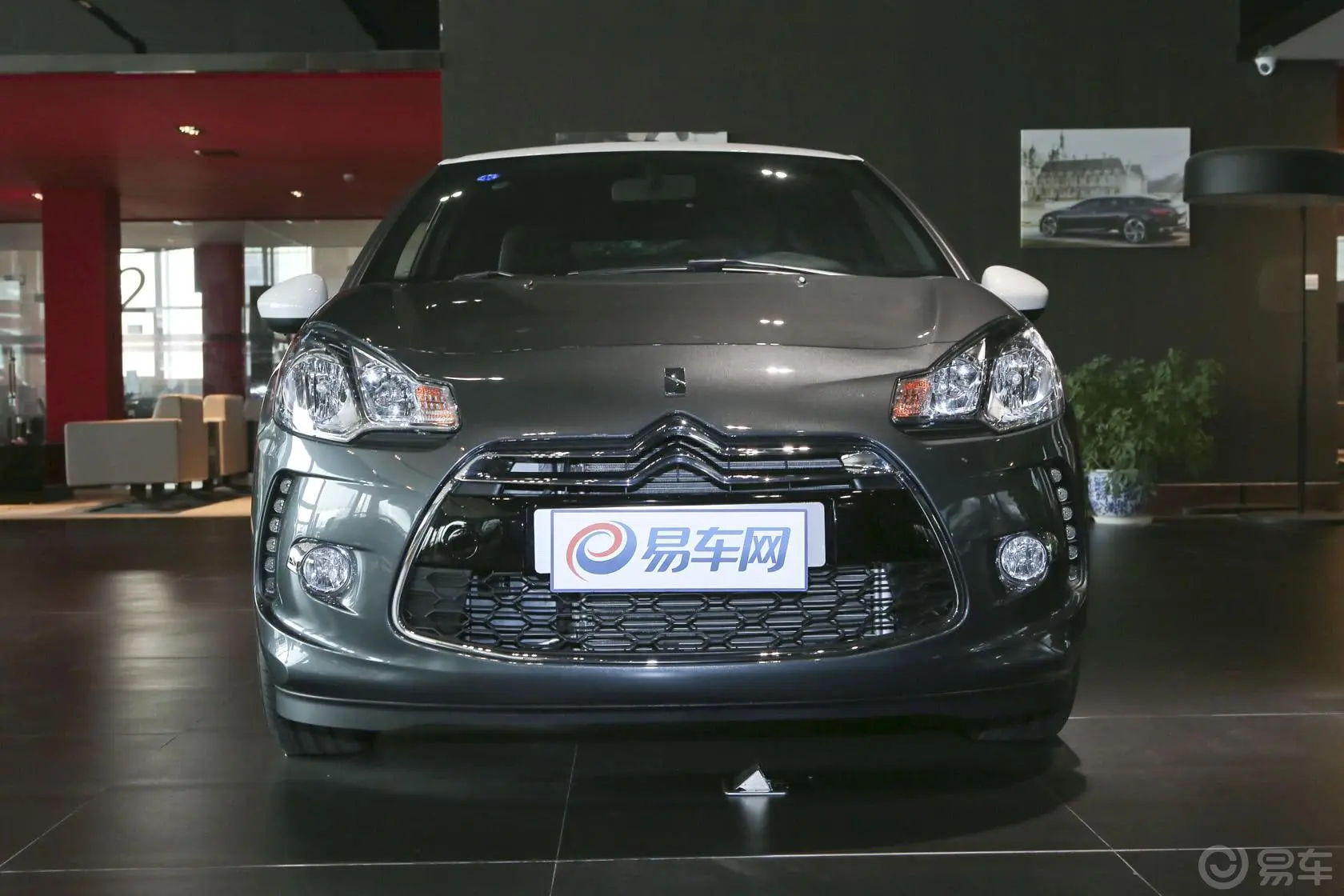 DS 31.6L 手自一体 至尊敞篷版正前水平