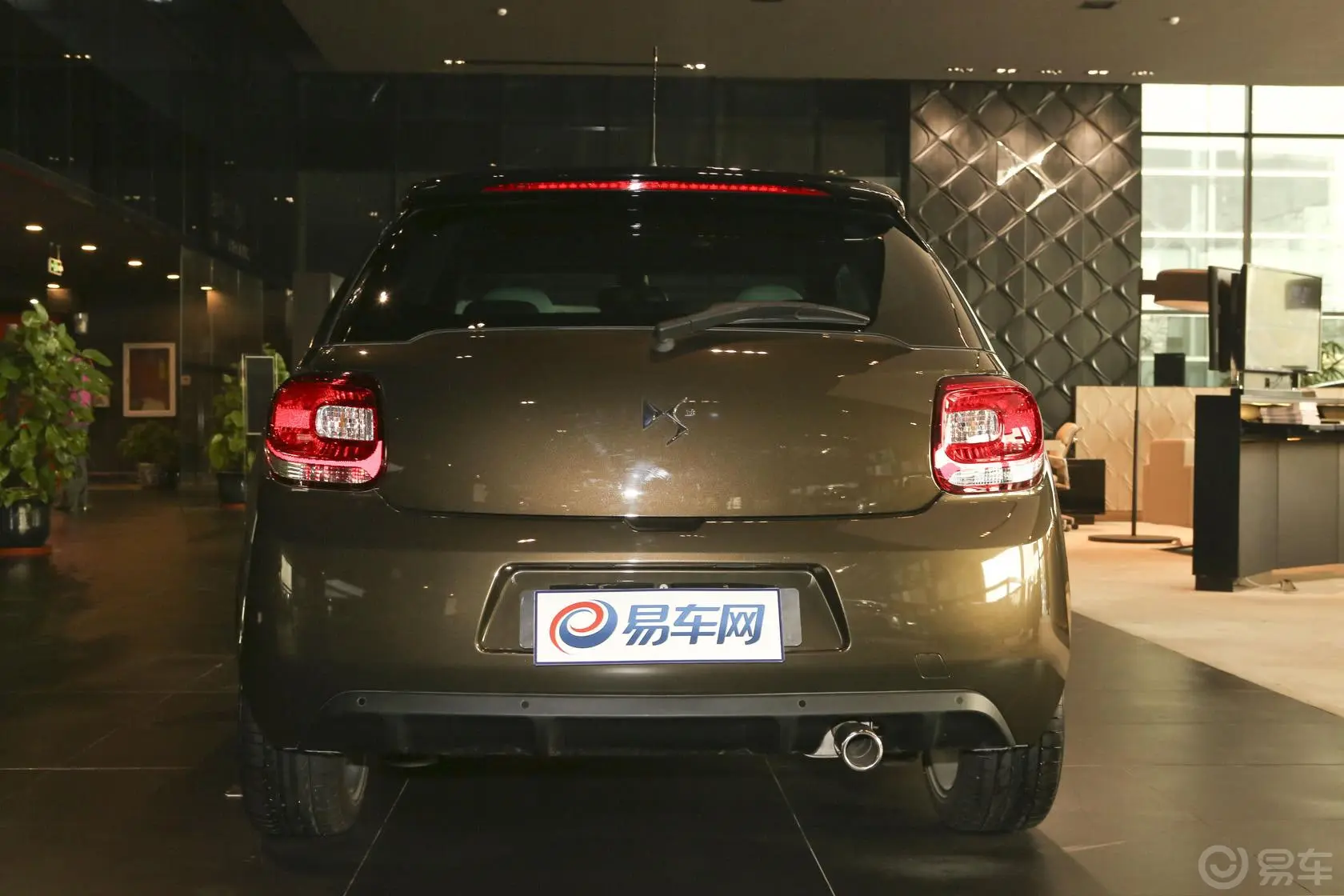 DS 31.6L 手自一体 风尚敞篷版正后水平