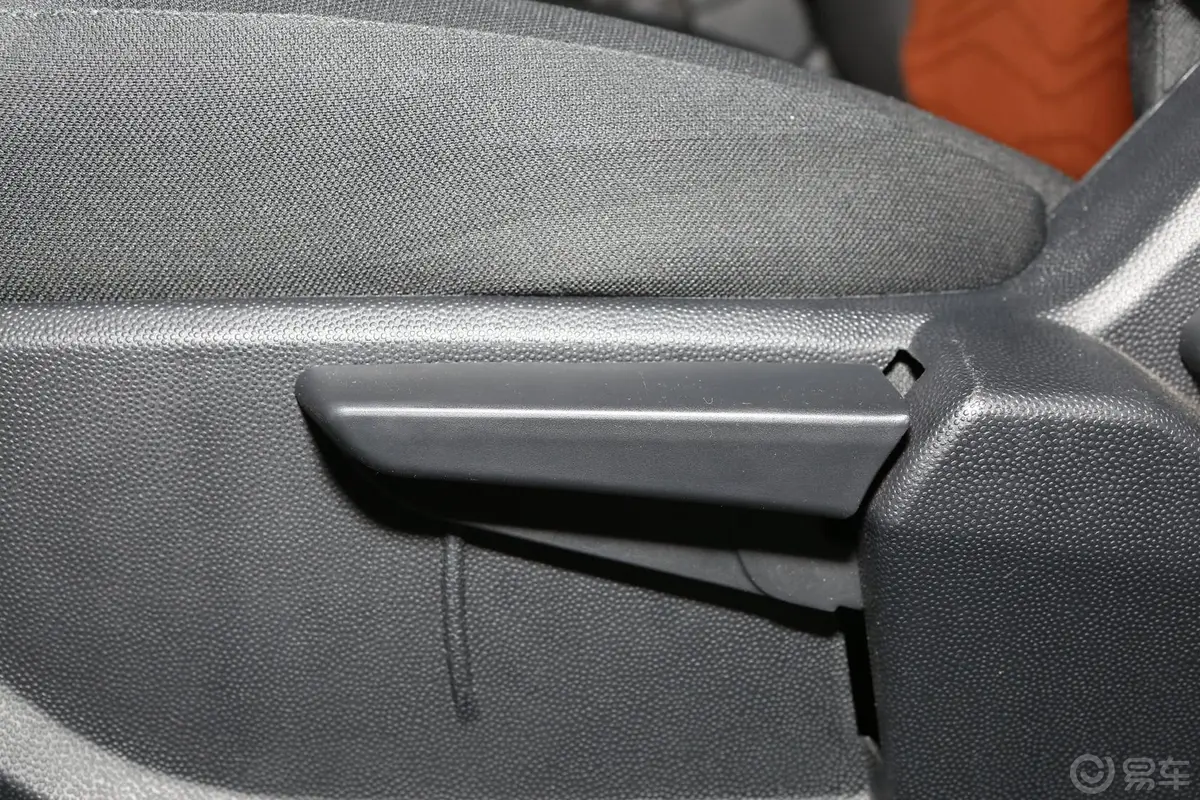 瑞风S52.0T 手动 尊享版座椅调节键