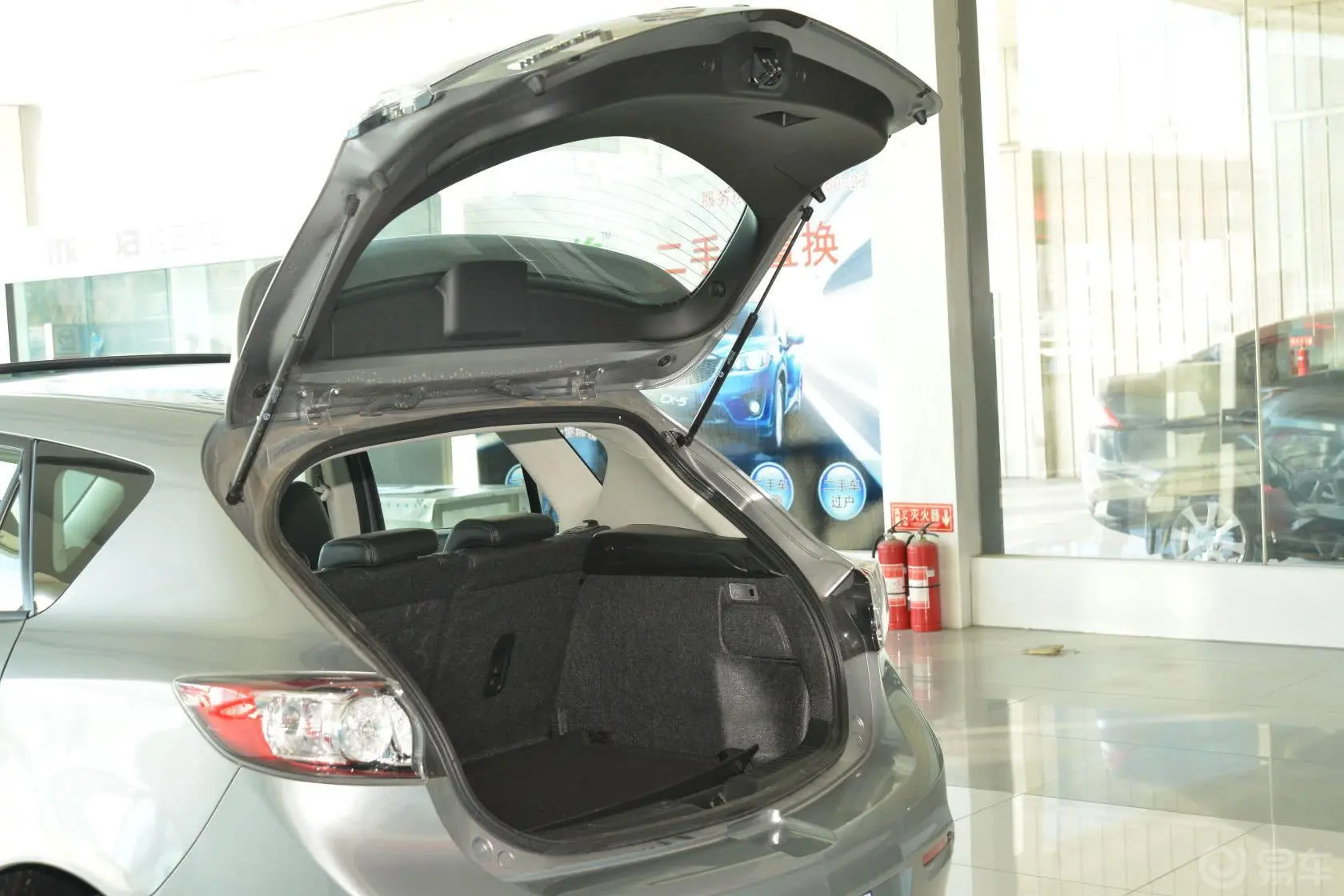 马自达3 星骋两厢 2.0L 自动 豪华运动型行李厢开口范围