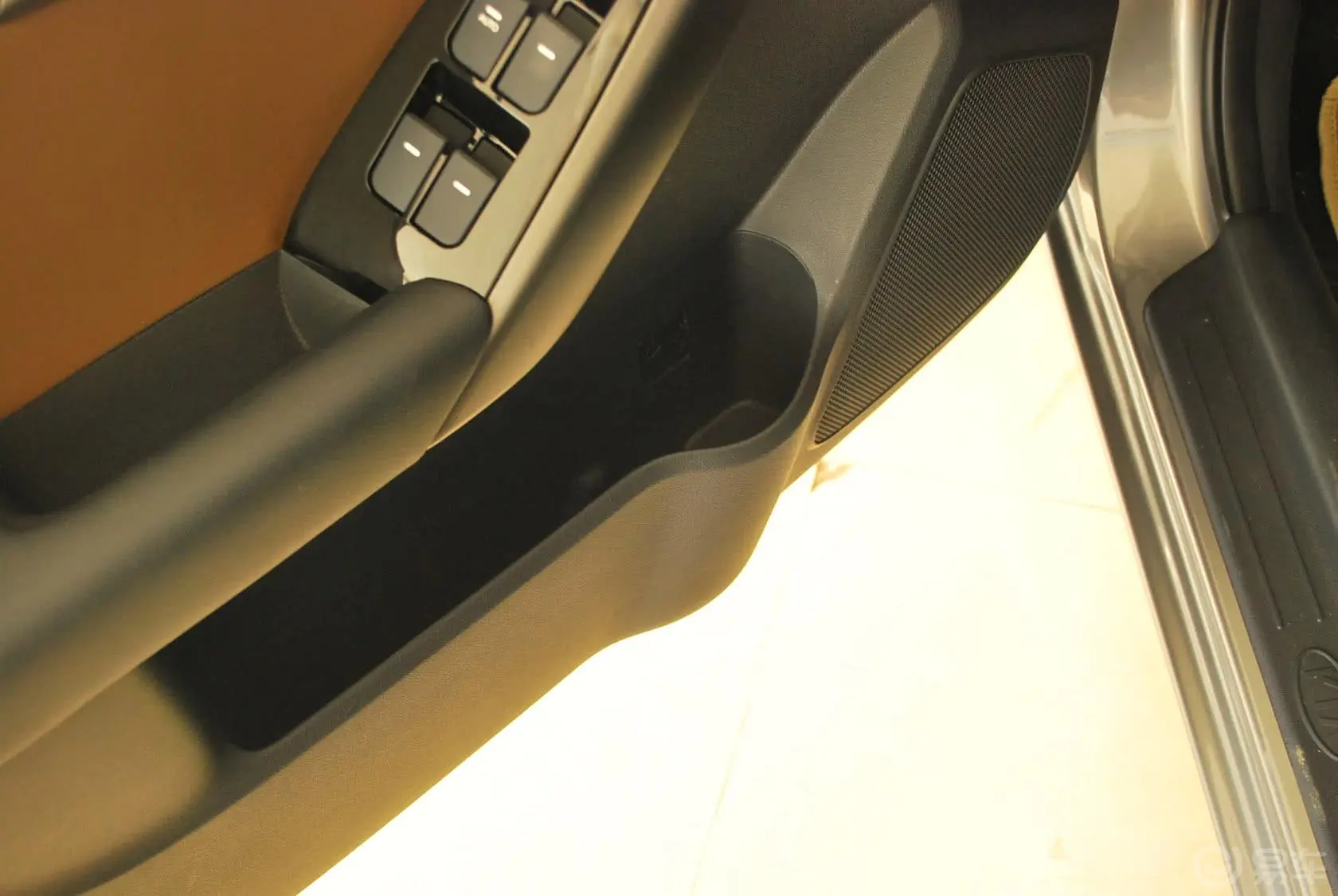 福瑞迪1.6L 手自一体 Premium Special驾驶员门储物盒