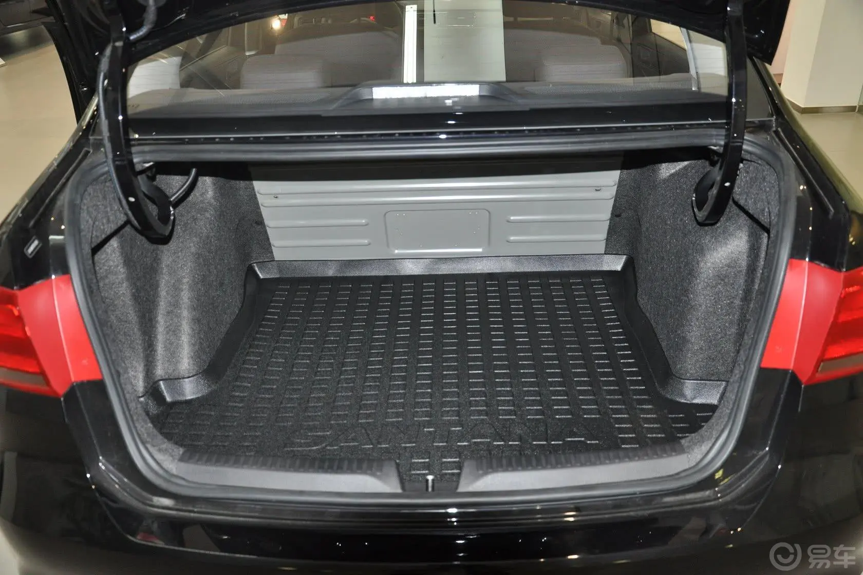 桑塔纳1.4L 手动 风尚版行李箱空间