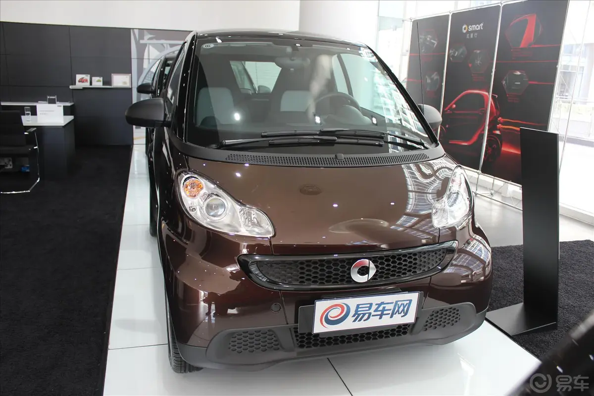 smart fortwo1.0L MHD 巧克力特别版正前水平