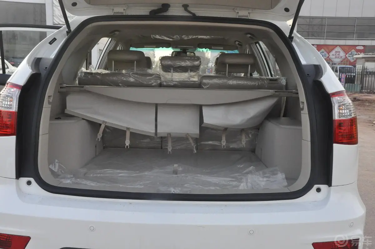 比亚迪S62.4L 自动 尊享型 白金版行李箱空间