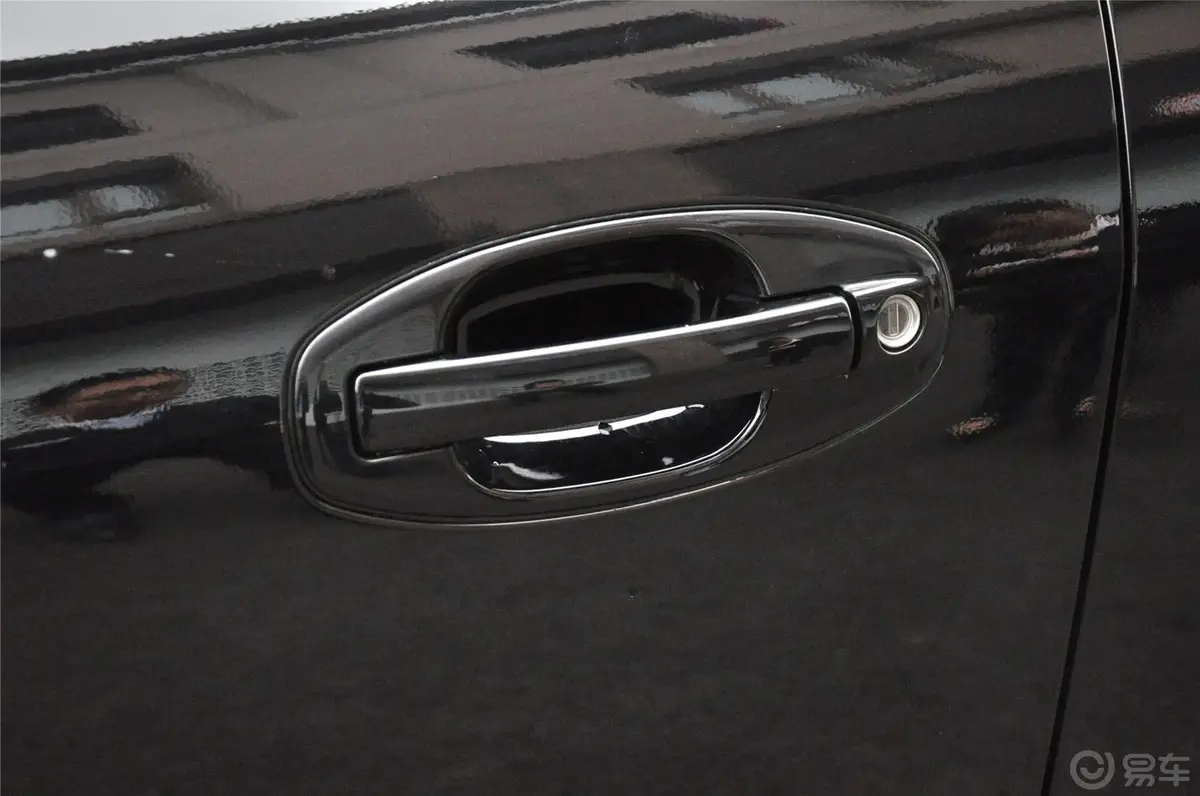 经典圣达菲1.8T 自动 两驱 天窗版车门外拉手
