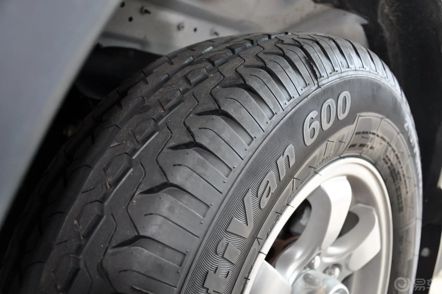 锐骐2WD ZD25TCR柴油标准版 国III轮胎花纹
