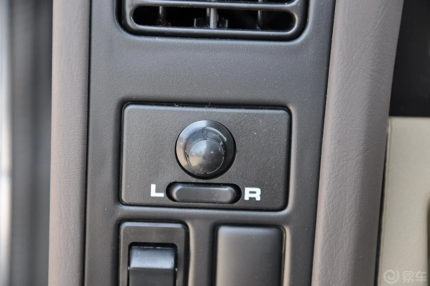 锐骐2WD ZD25TCI柴油豪华版 国IV+OBD外后视镜控制键