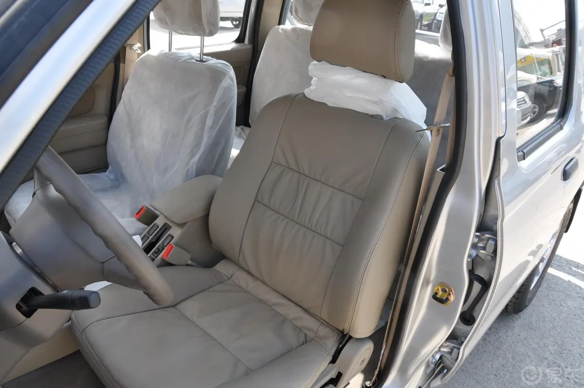 锐骐2WD ZD25TCR柴油标准版 国III驾驶员座椅