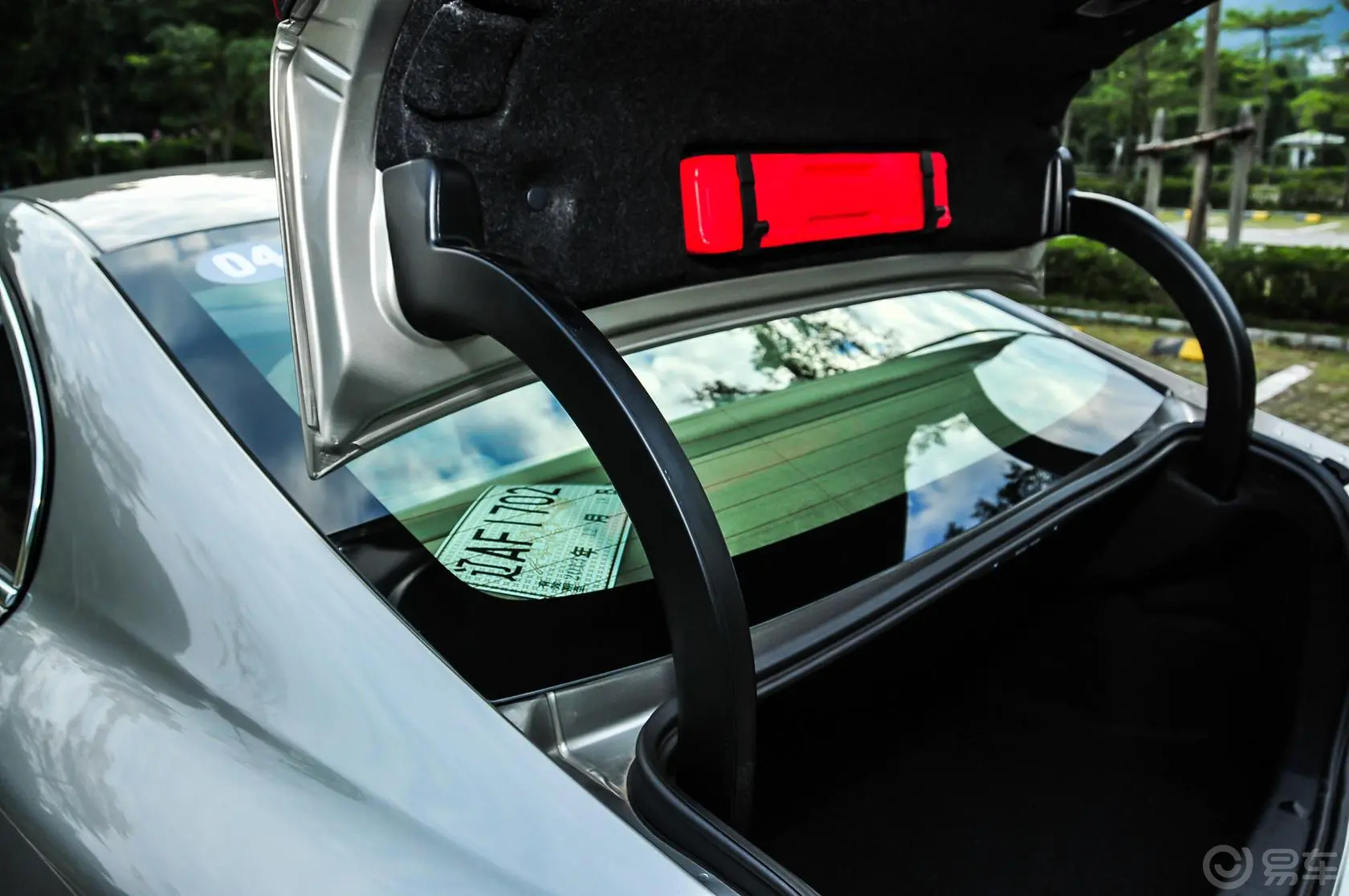 沃尔沃S602.0T 手自一体 T5 智驭版行李厢支撑杆