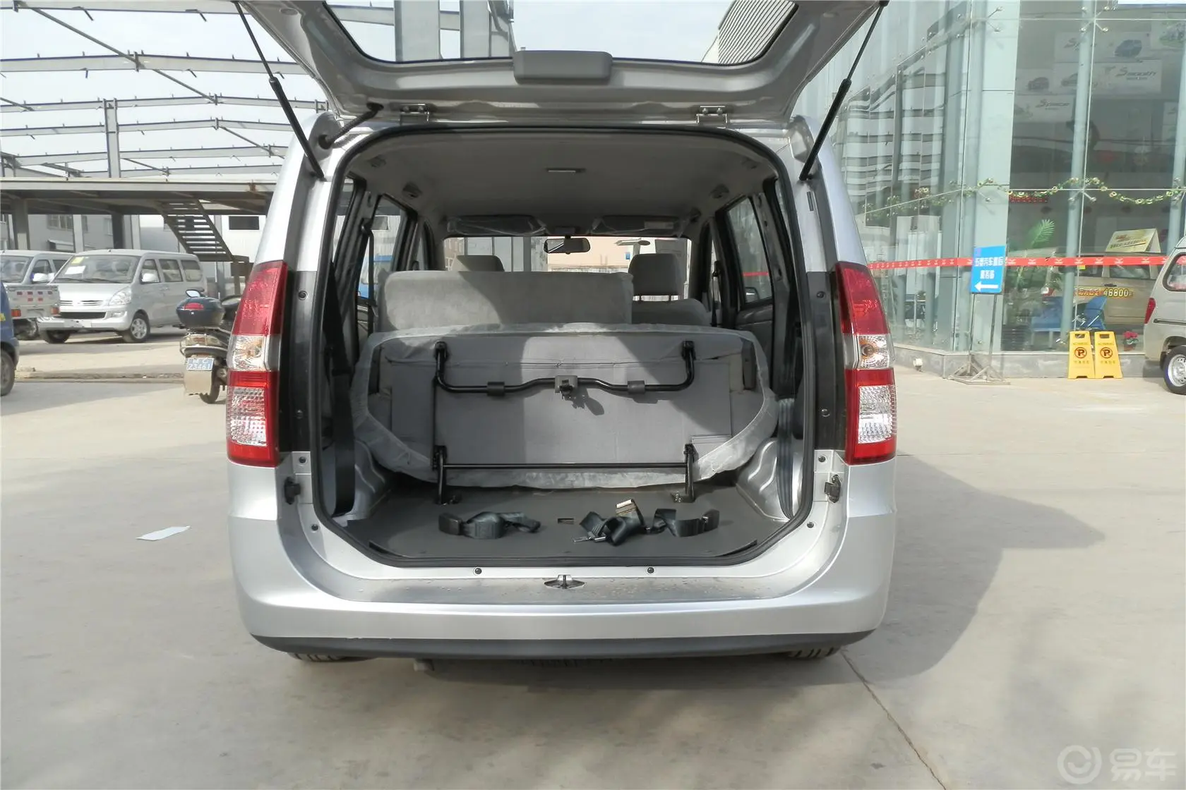 五菱宏光S11.5L 手动 基本型行李箱空间