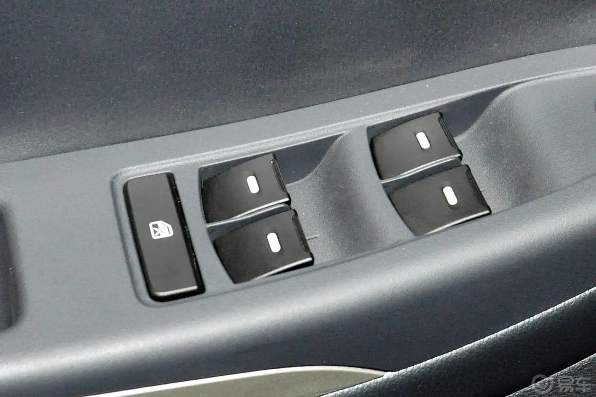 吉利GX72.0L 自动 尊贵型车窗升降键