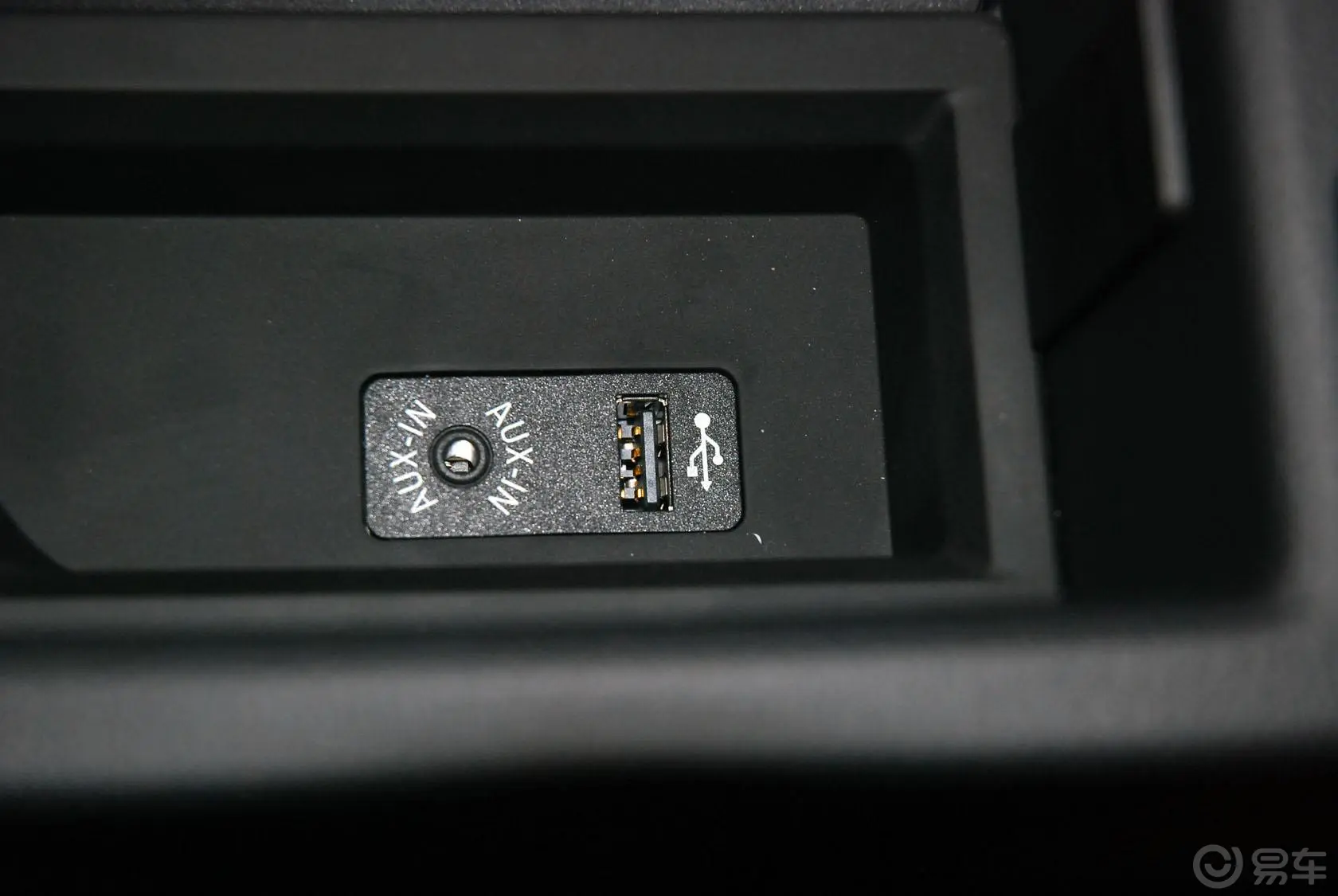 宝马4系双门轿跑车 428i 运动设计套装USB接口