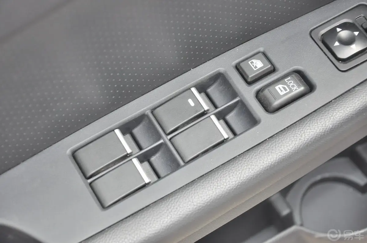 V5菱致Turbo 1.5T MT 智控型车窗升降键