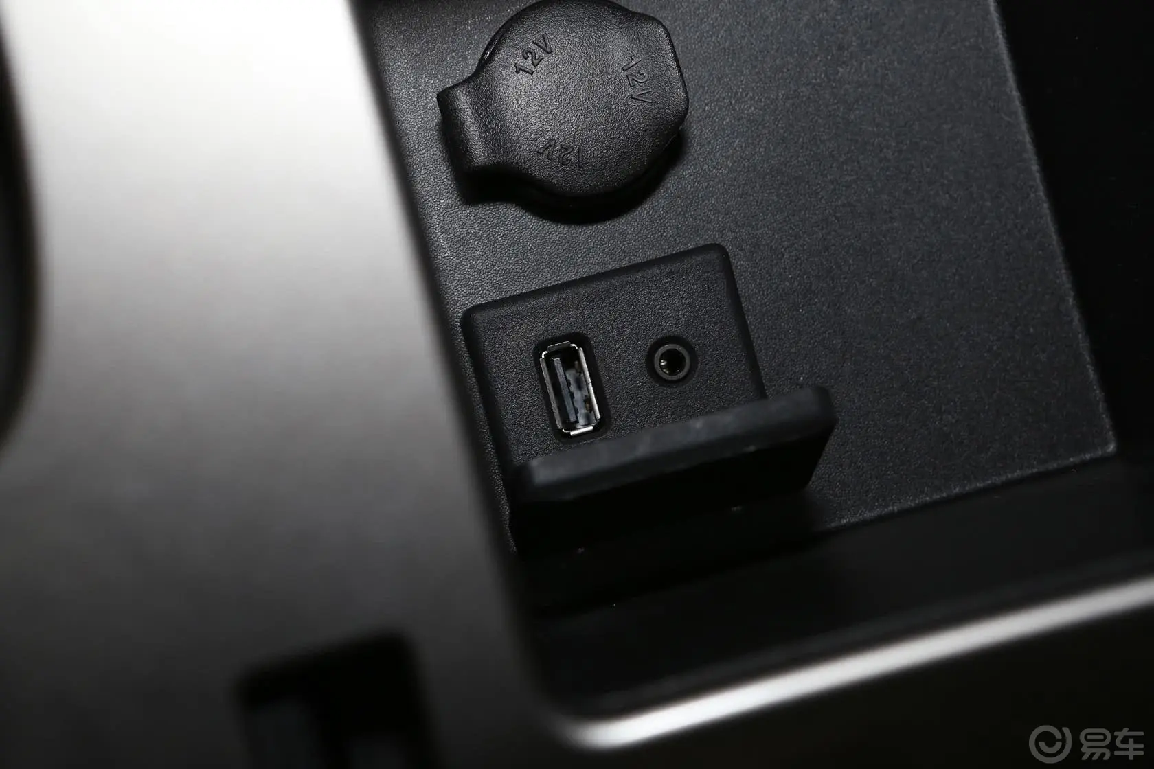 迈锐宝2.4L 手自一体 旗舰版USB接口