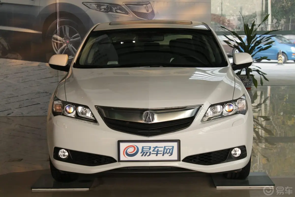 讴歌ILX2.0L 精锐版正前水平