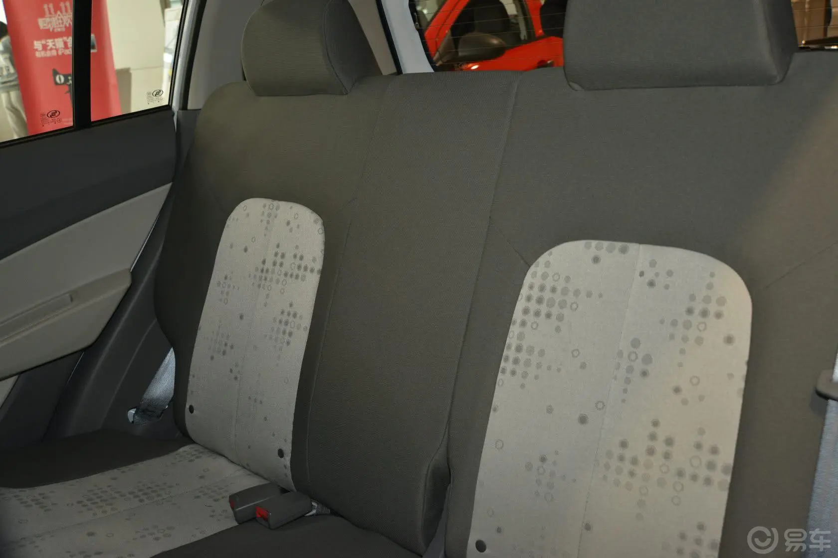 赛欧3两厢 1.4 SX EMT 优逸版后排座椅