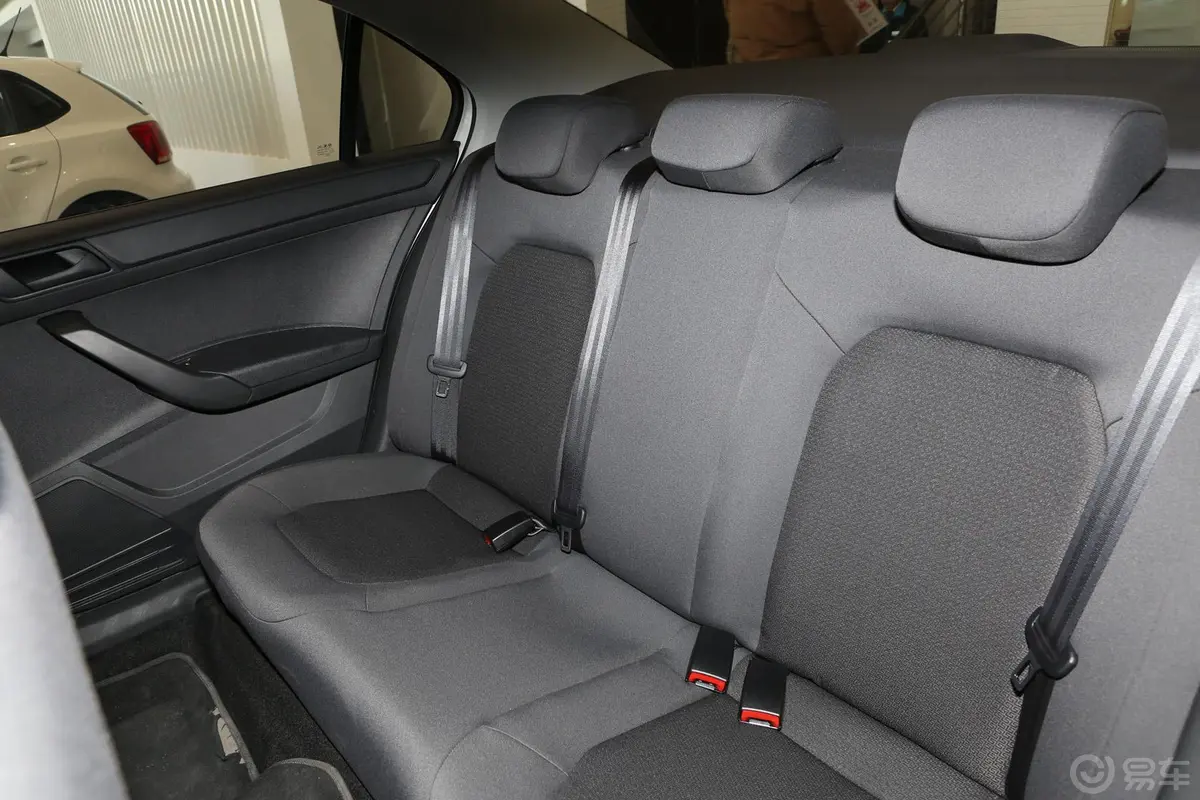 桑塔纳1.6L 自动 舒适版后排座椅