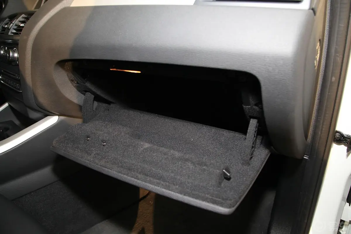 宝马X3(进口)xDrive28i 领先型手套箱