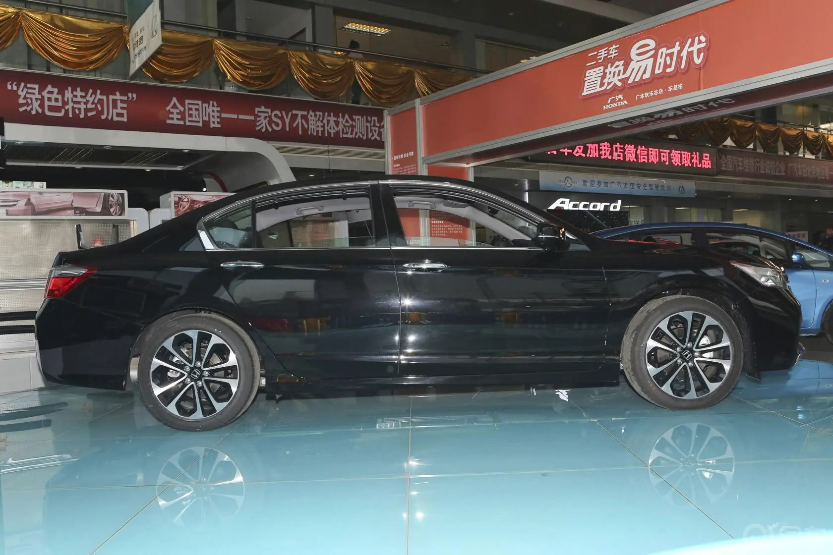 雅阁3.0L VTI 尊贵版外观