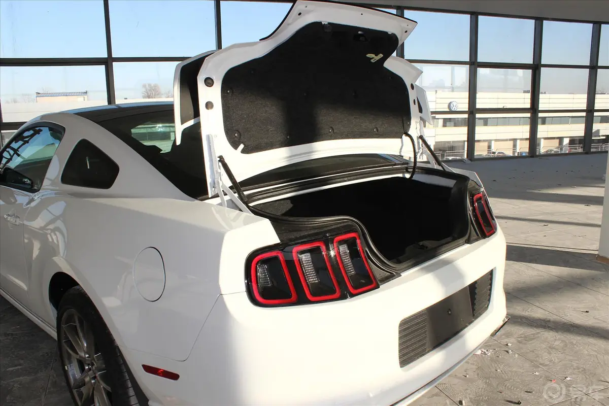 Mustang5.0L 自动 GT行李厢开口范围