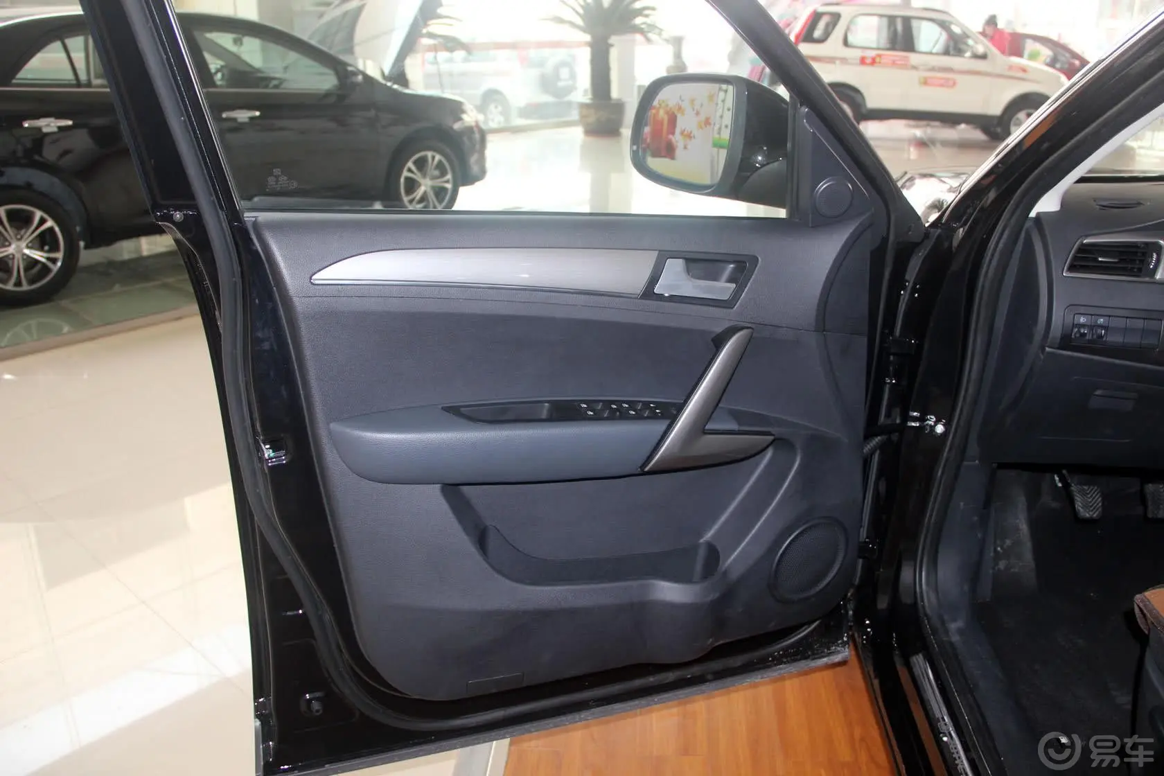 众泰T6001.5T 手动 精英型驾驶员侧车门内门板