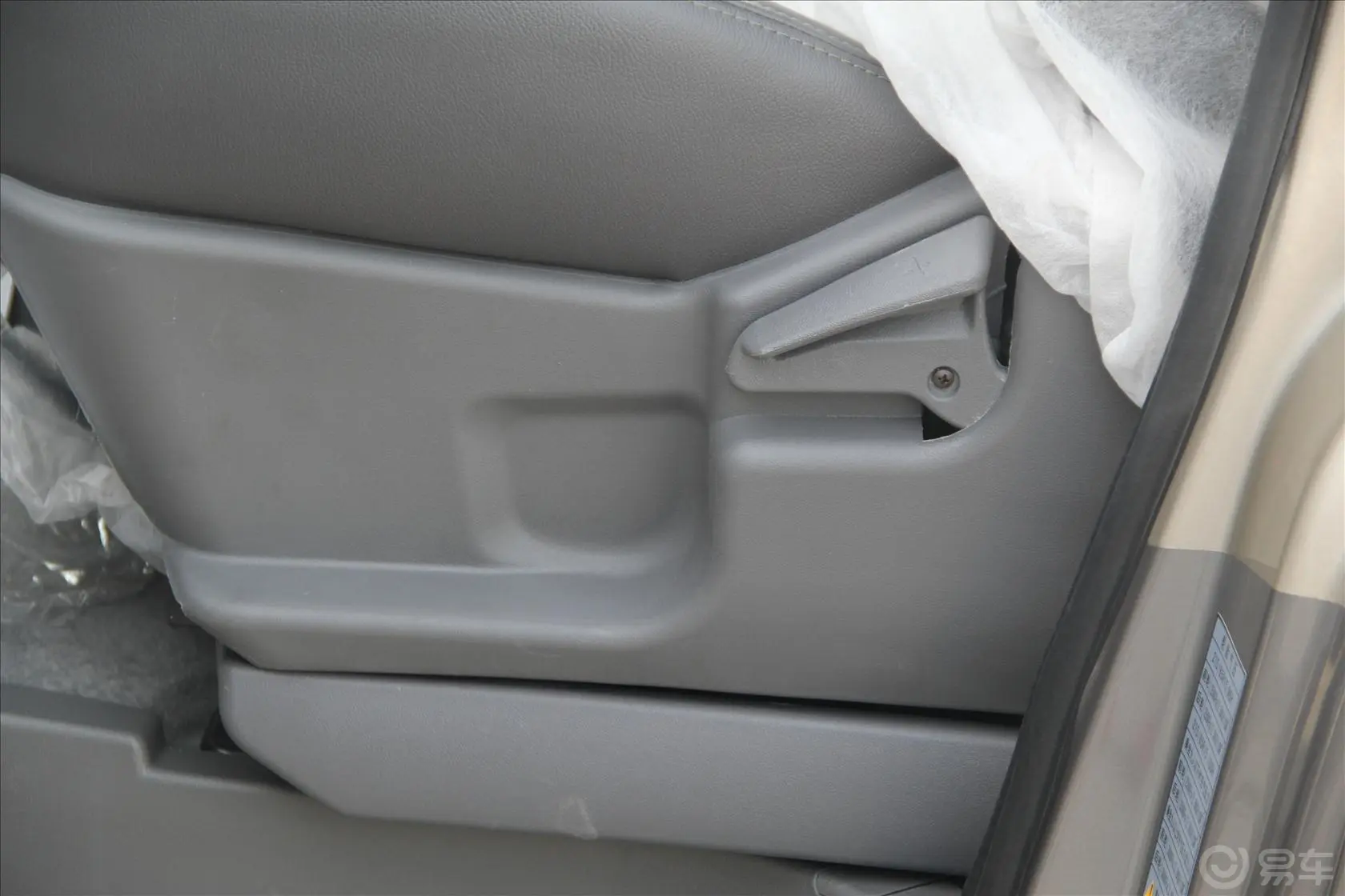 菱智M5-Q3 2.0L 手动 7座短轴豪华型座椅调节键