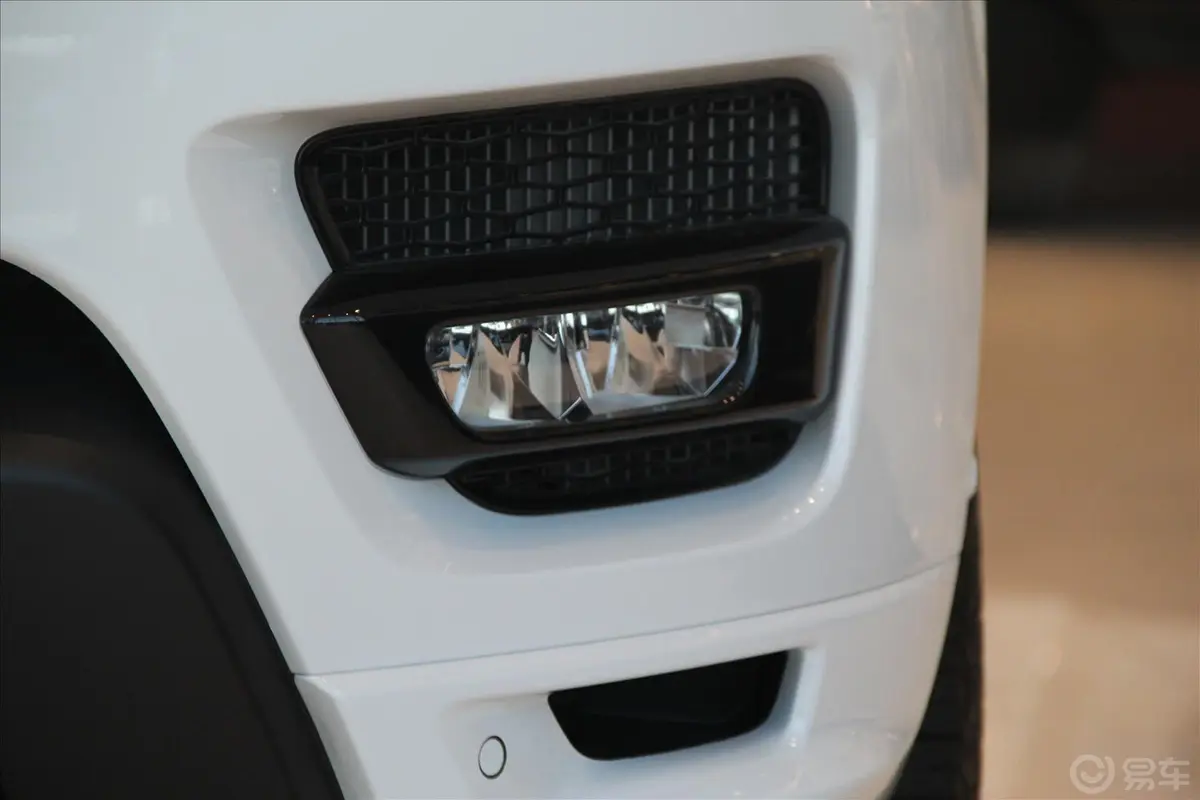 揽胜运动版5.0 V8 SC 汽油版 锋尚创世版 Dynamic雾灯