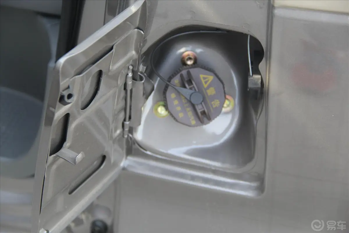 菱智M5-Q3 2.0L 手动 7座短轴豪华型油箱盖