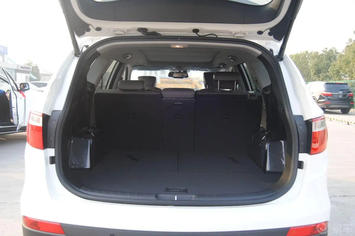 格越2.2T 自动 四驱 舒适版 7座行李箱空间