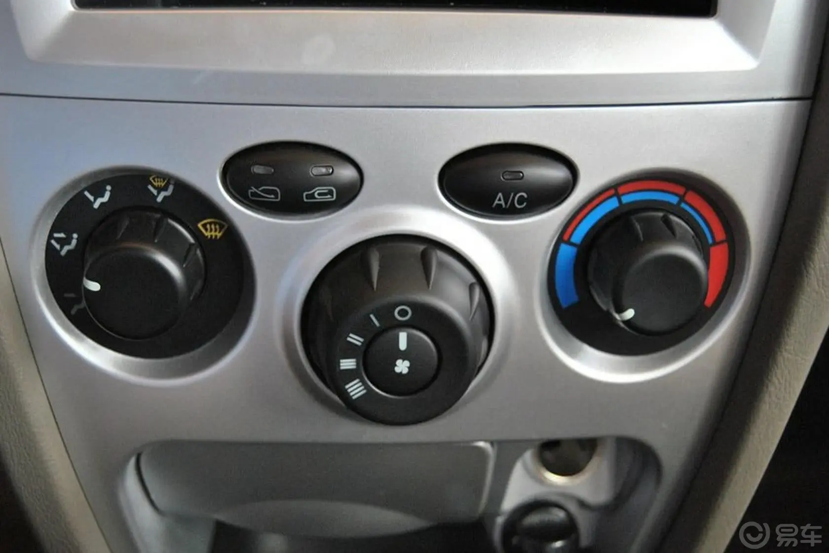 经典圣达菲2.0L 手动 两驱 舒适版空调