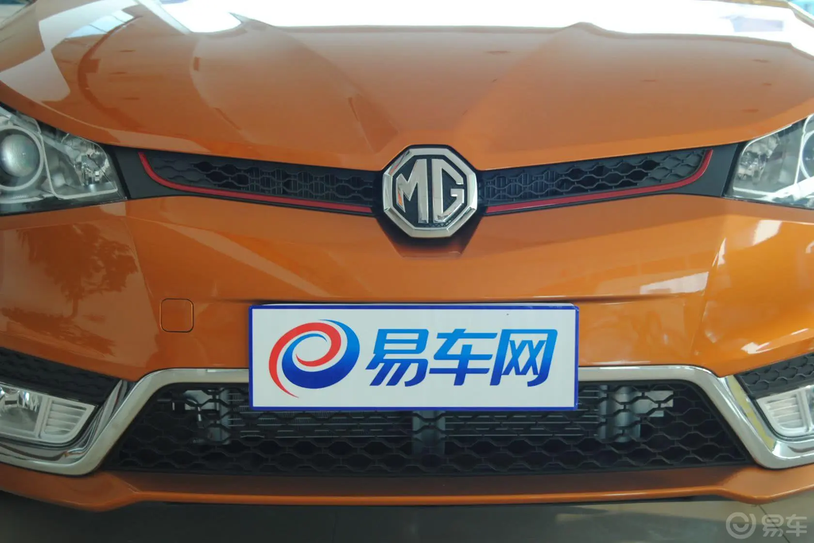 MG51.5T 自动 豪华型前格栅侧俯拍