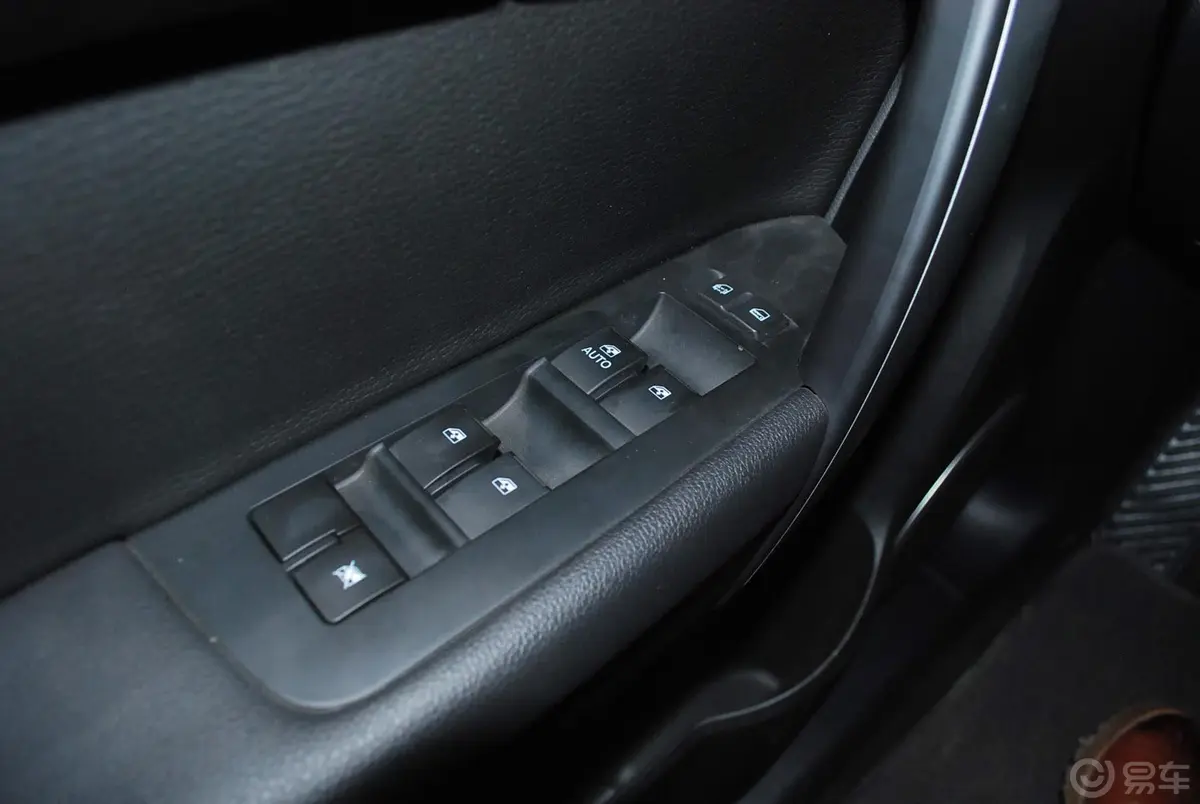 科帕奇2.4L 自动 7座 城市版车窗升降键