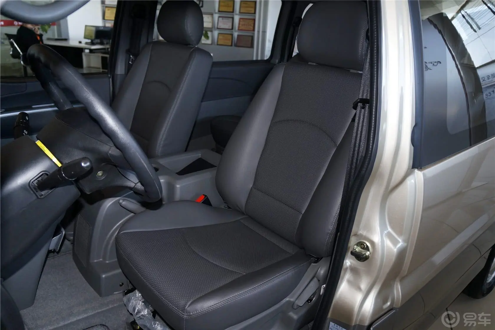 菱智M5-Q3 2.0L 手动 7座长轴豪华型驾驶员座椅