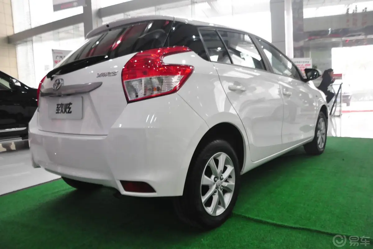 YARiS L 致炫1.5L 自动 锐动版侧后45度车头向右水平