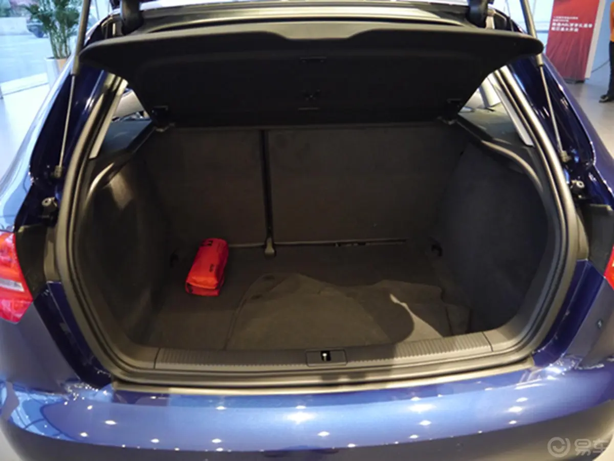 奥迪A3(进口)Sportback 1.4T 自动 舒适型行李箱空间