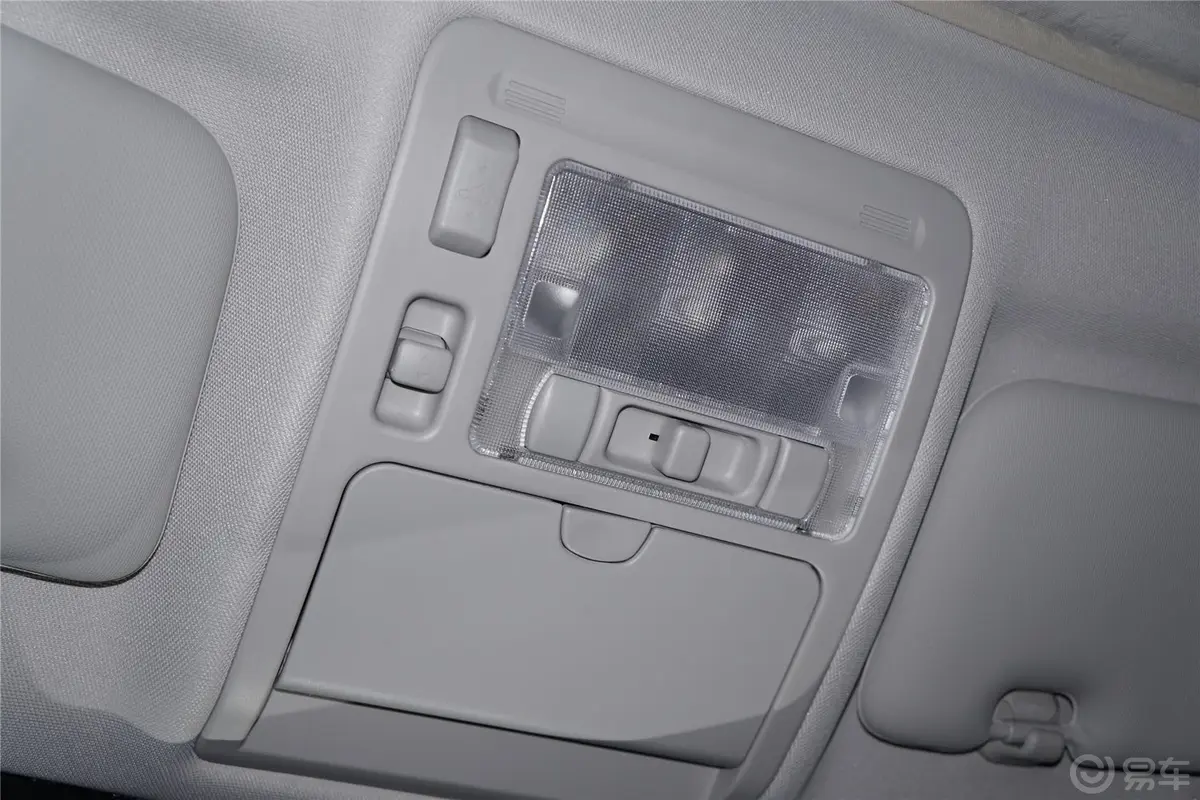 比亚迪S62.4L 手动 精英型 劲悦版前排车顶中央控制区