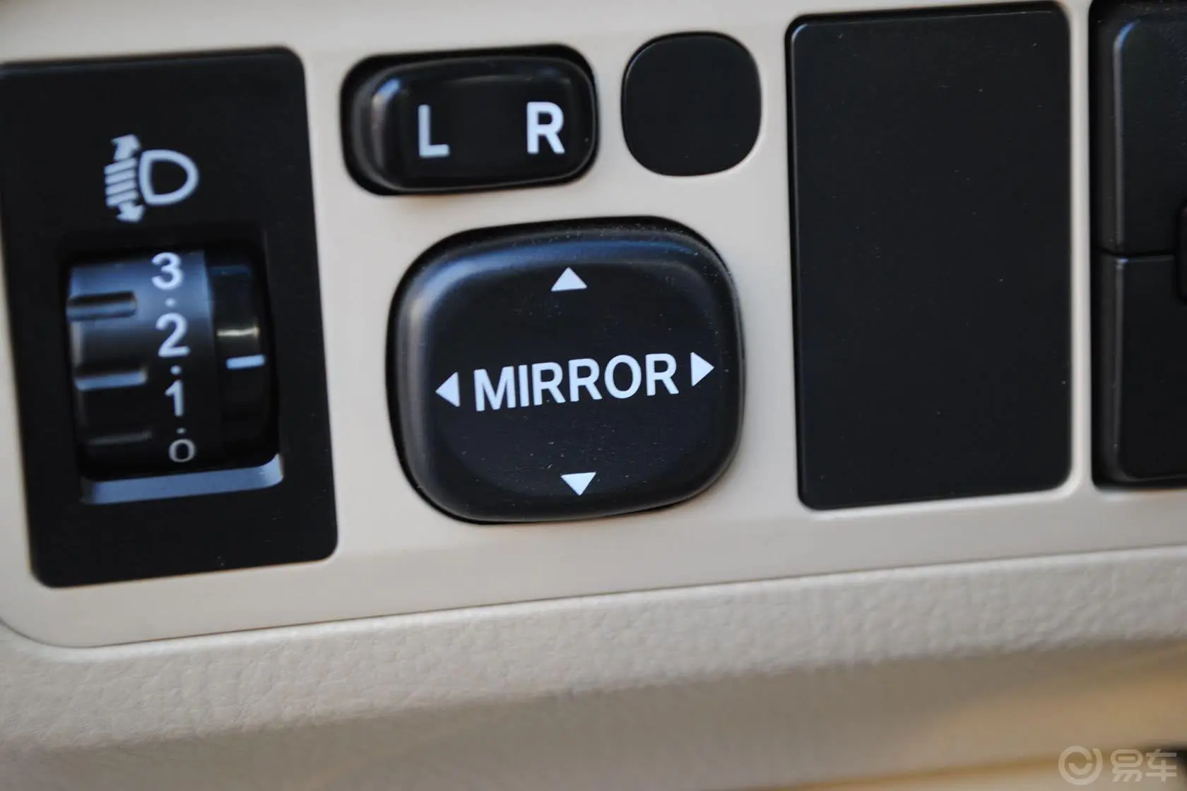 比亚迪G61.5TI 手动 豪华型外后视镜控制键