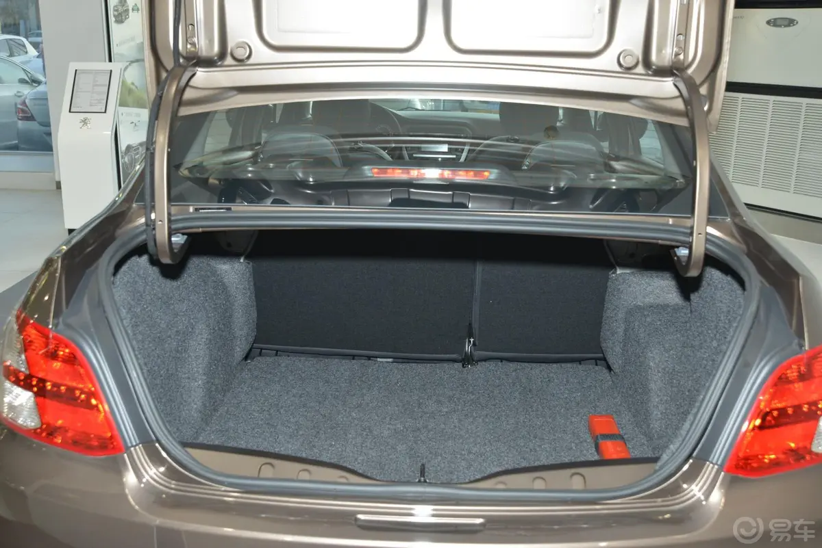标致3011.6L 自动 舒适版行李箱空间