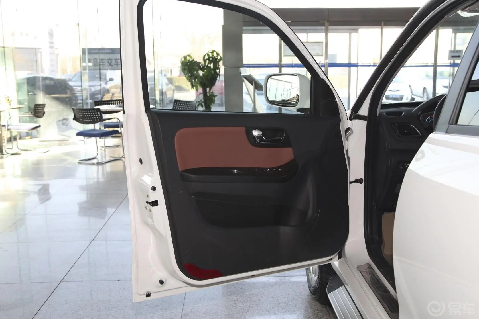 海马S72.0L 手自一体 智臻版驾驶员侧车门内门板