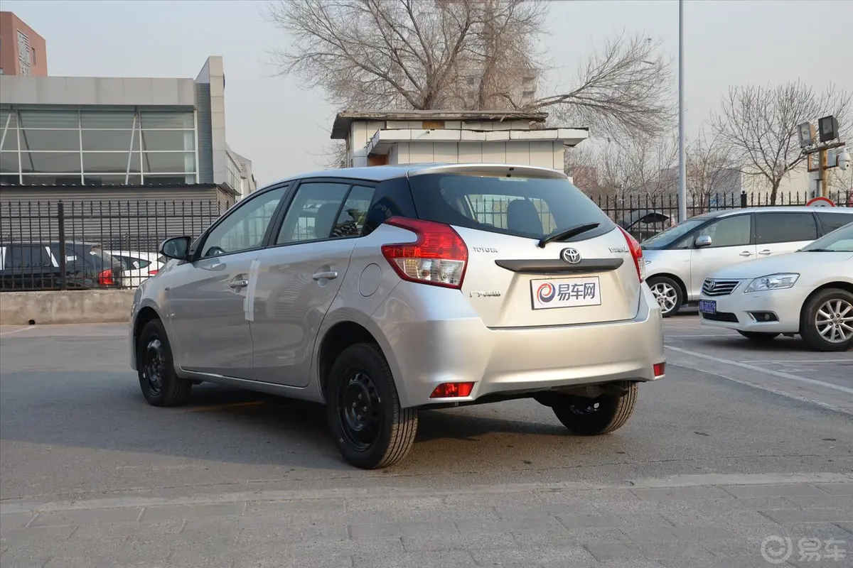 YARiS L 致炫1.3L 自动 魅动版侧后45度车头向左水平