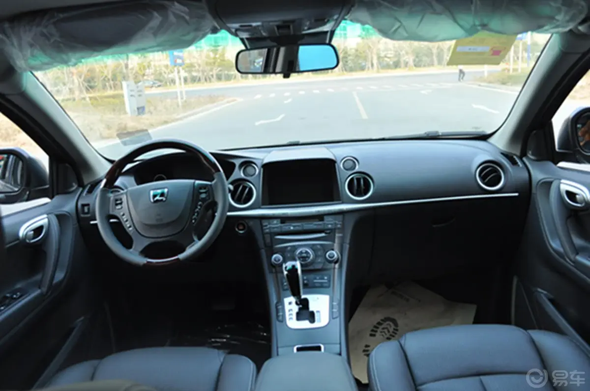 大7 SUV锋芒限量版 2.2T 自动 两驱 智慧型 驾驶员侧车门内门板