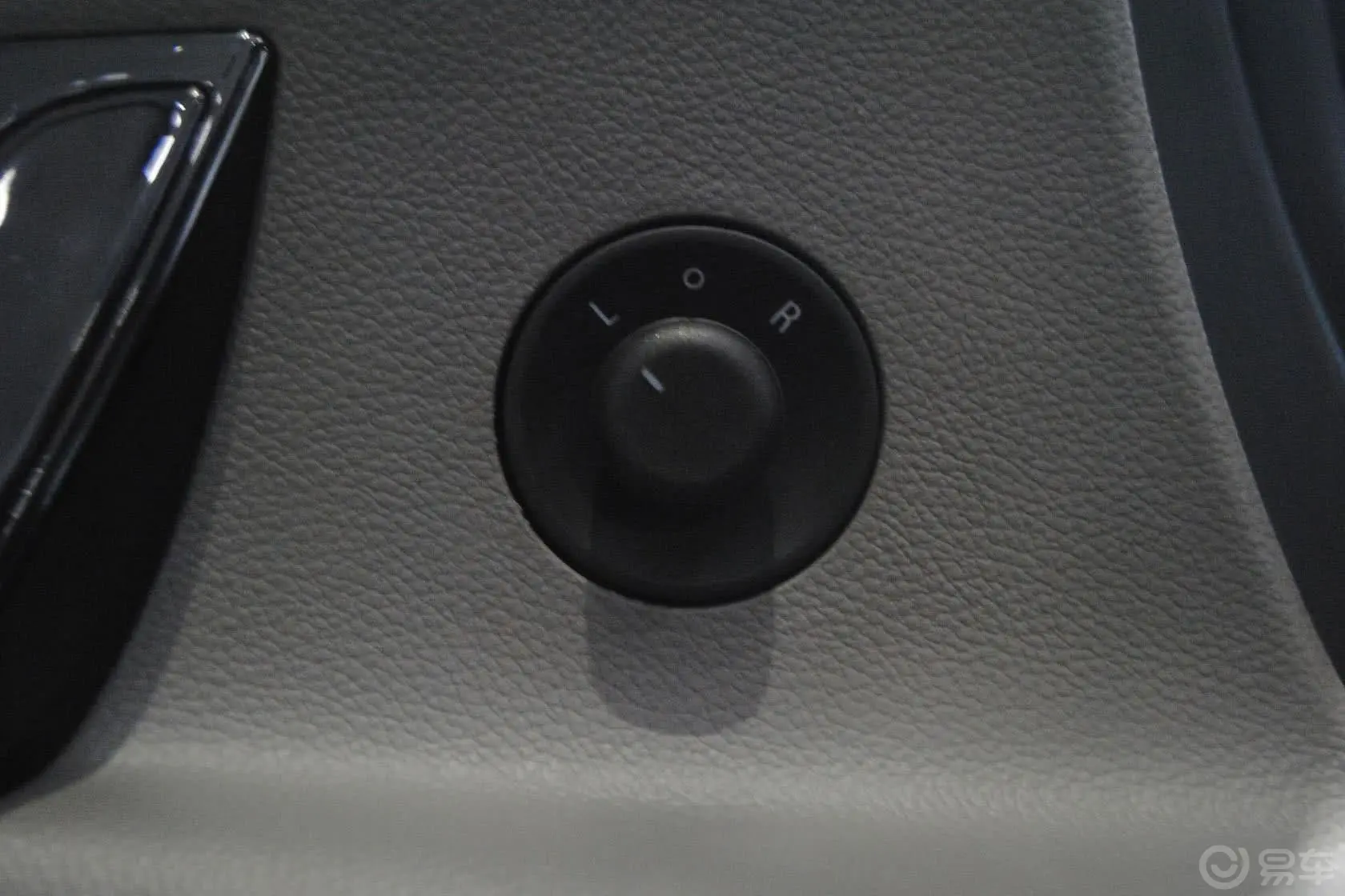 英朗XT 1.6L 自动 舒适版外后视镜控制键