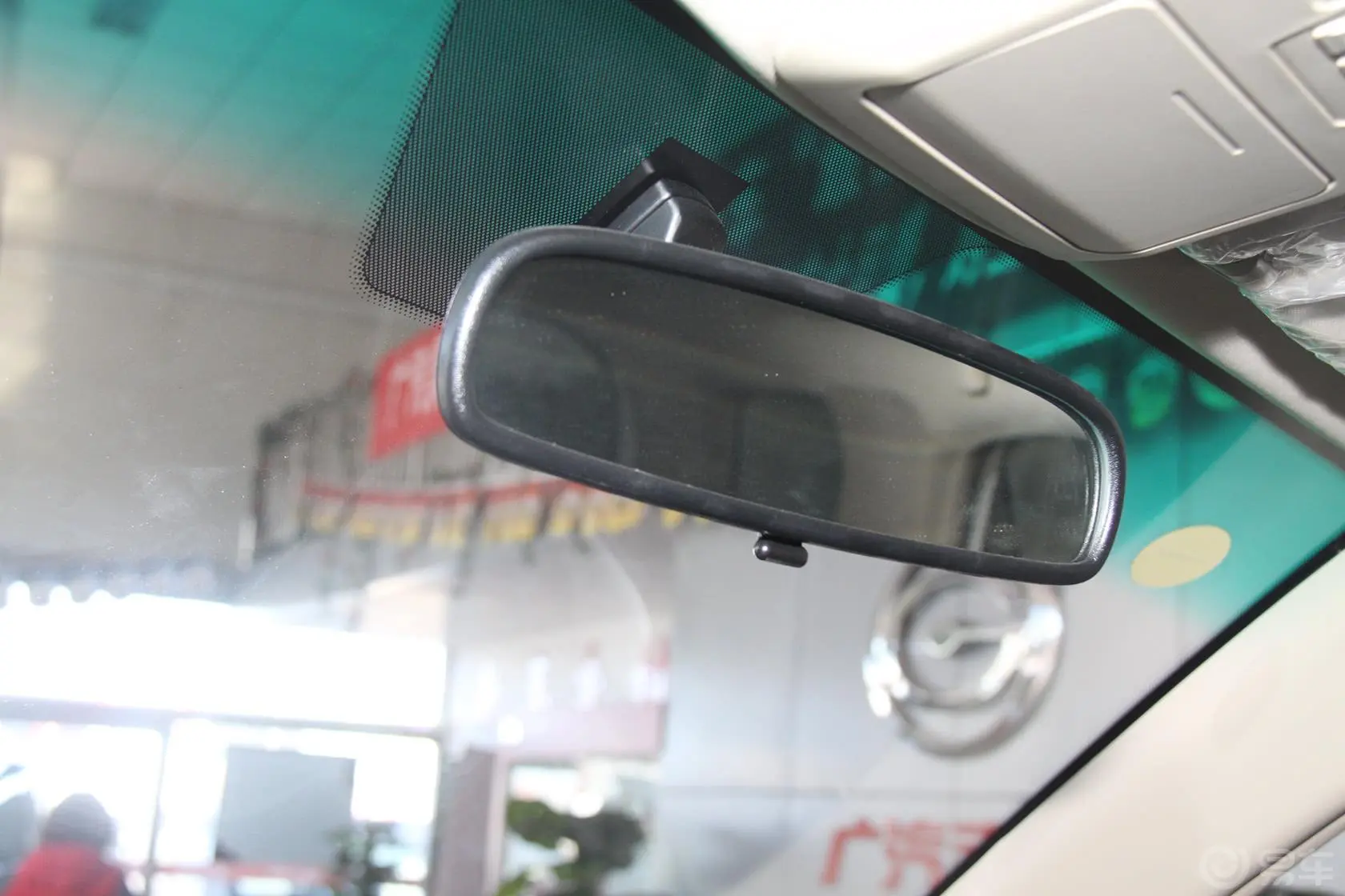 奥轩GX52.4L 自动 四驱 汽油 天窗版内后视镜