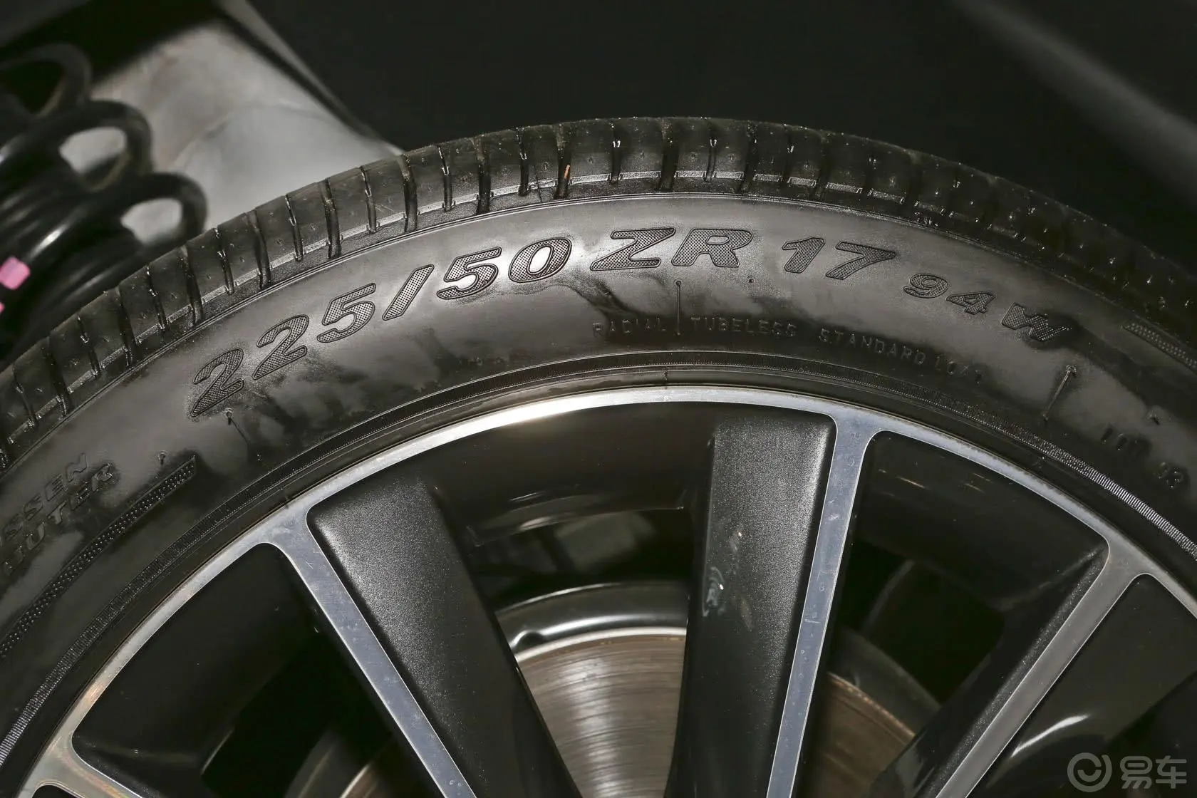 Yeti(进口)1.8L 双离合 尊贵版轮胎规格